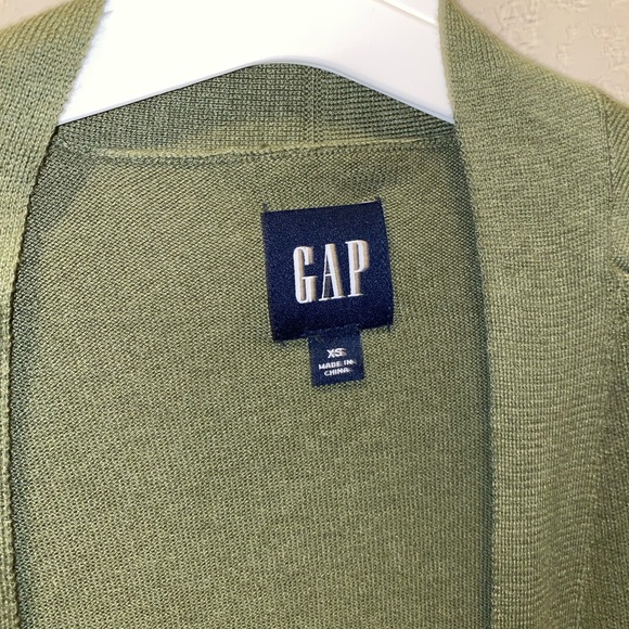 Gap | Cardigan Sweater - Picture 2 of 5